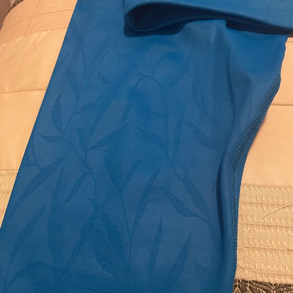 Zyia royal blue hi-rise light n tight 17” crop size 8-10 - Picture 5 of 7